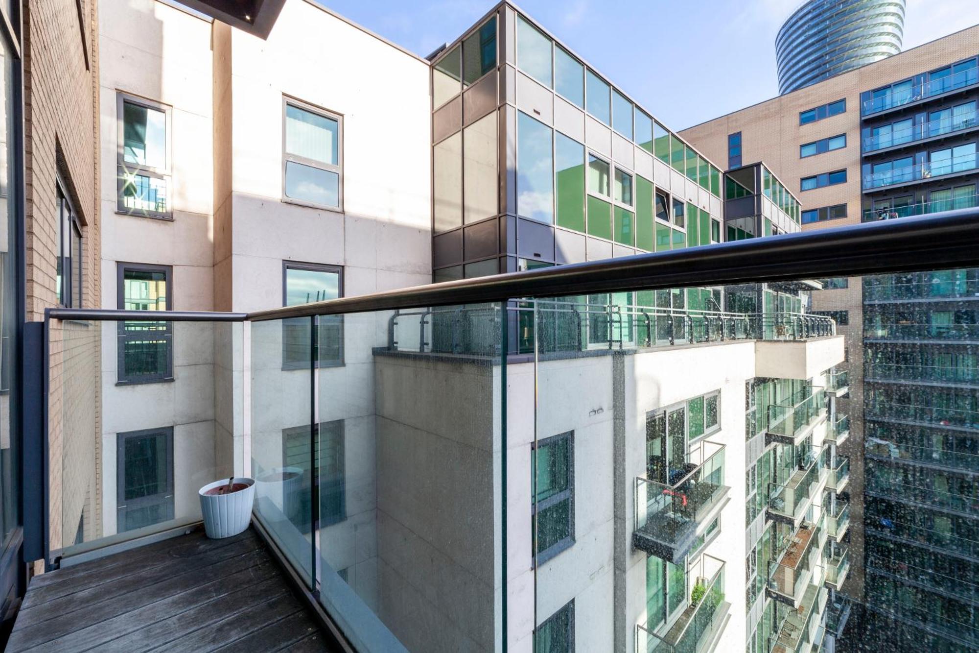 Apartamento Comfy 2br Flat W Balcony In Canary Wharf *