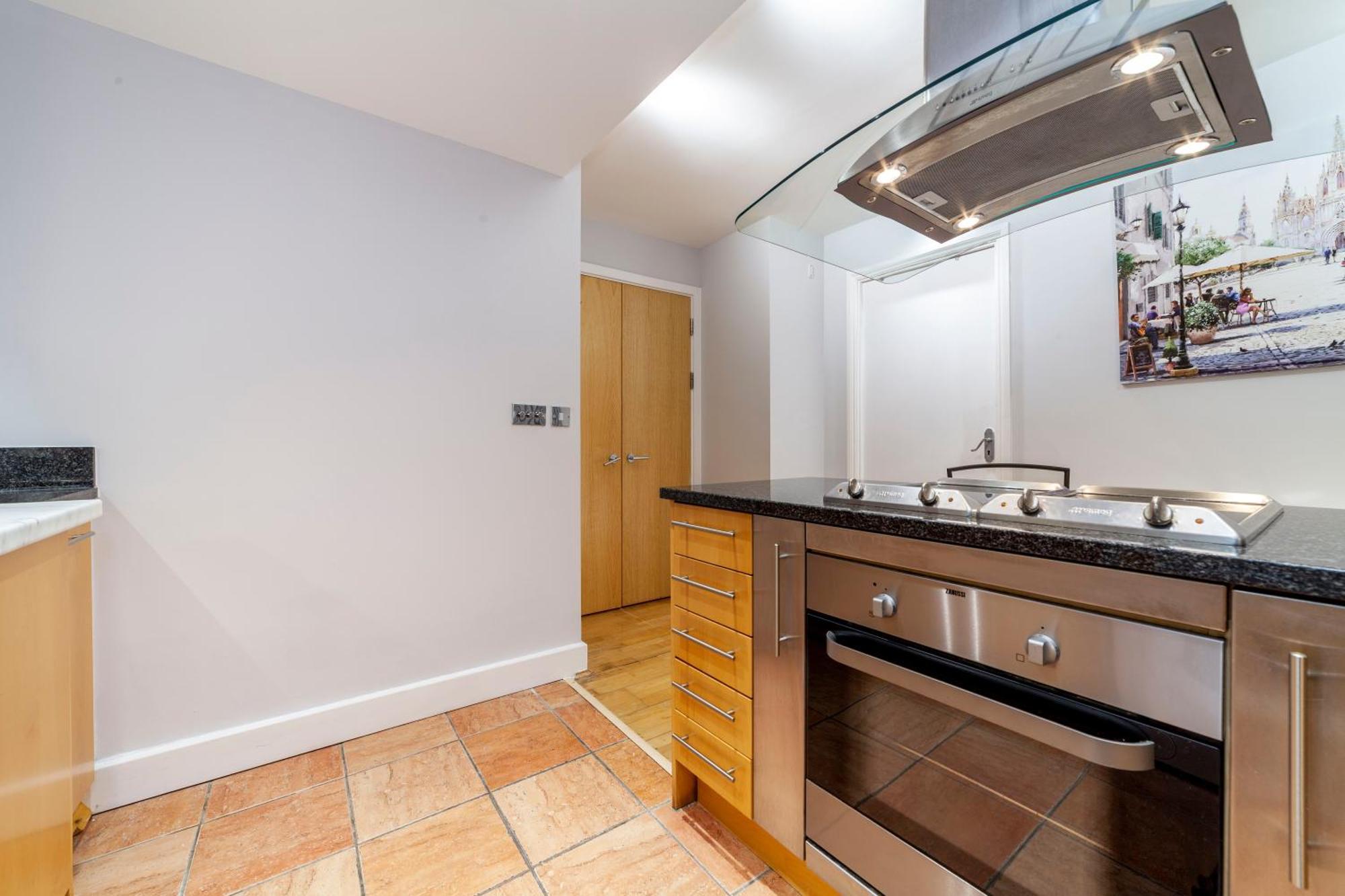 Apartamento Comfy 2br Flat W Balcony In Canary Wharf *