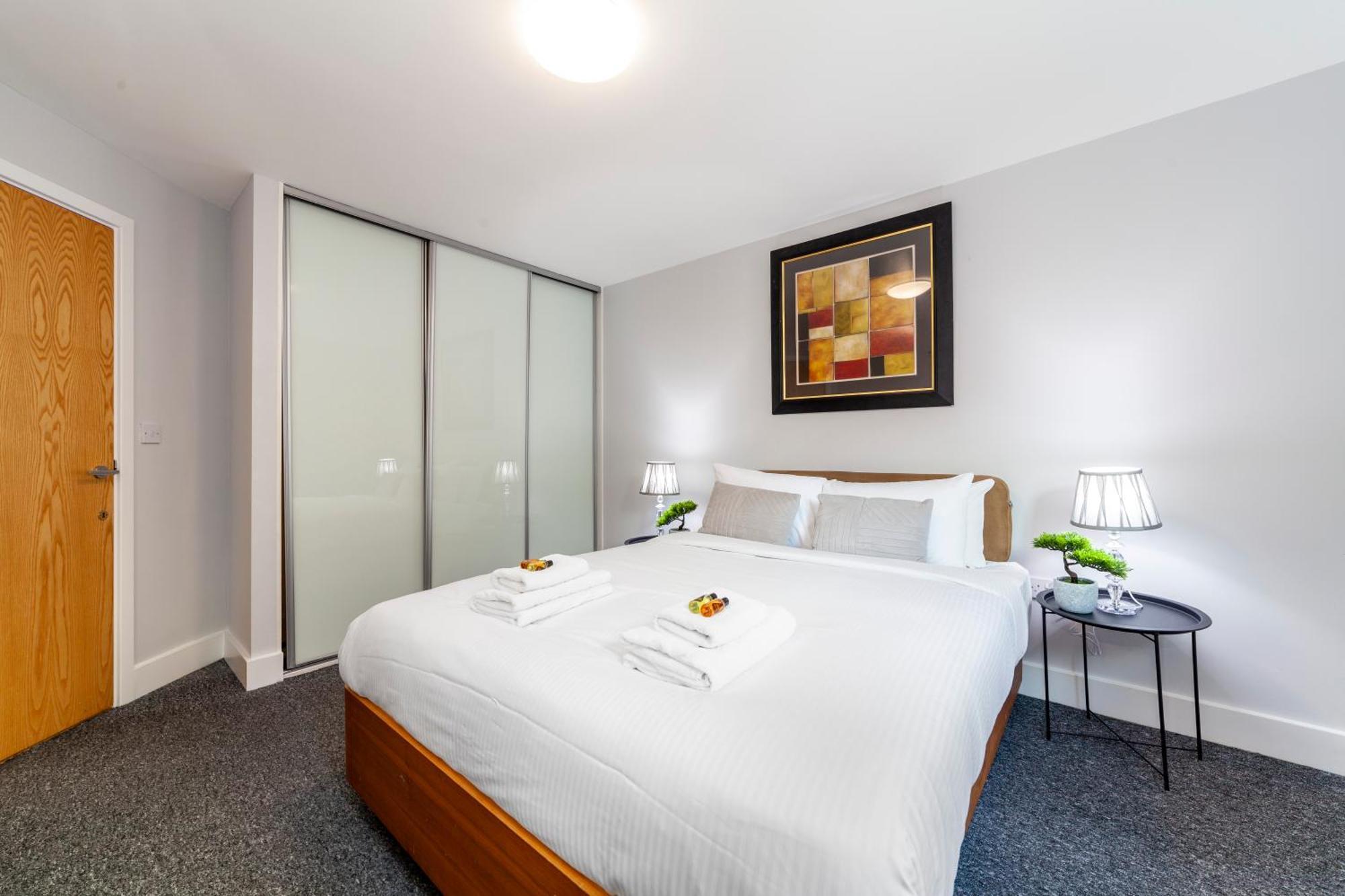 Apartamento Comfy 2br Flat W Balcony In Canary Wharf Londres