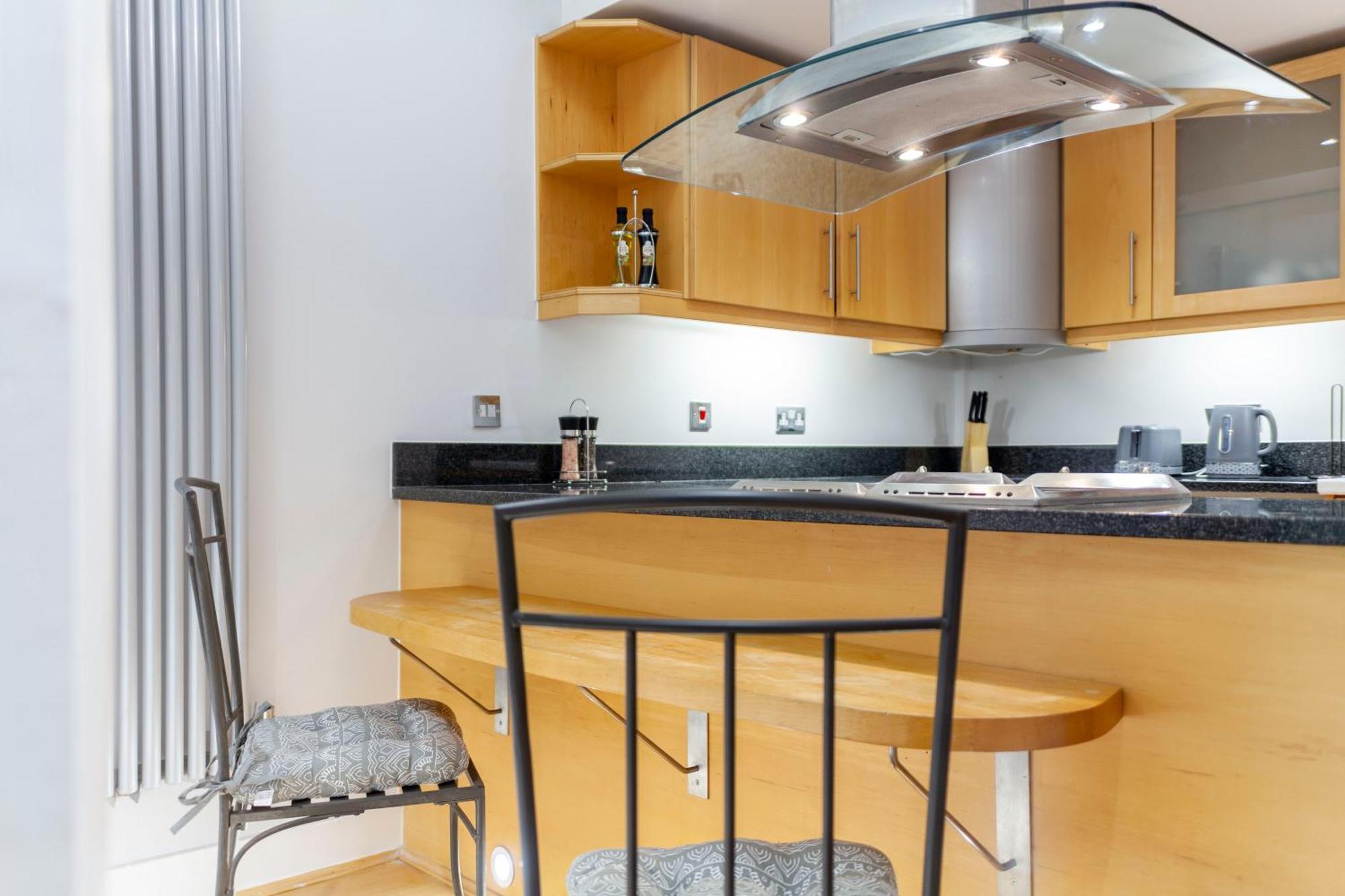 Apartamento Comfy 2br Flat W Balcony In Canary Wharf Londres