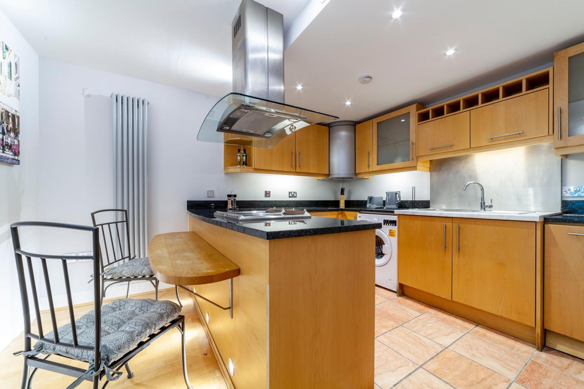 Apartamento Comfy 2br Flat W Balcony In Canary Wharf Londres