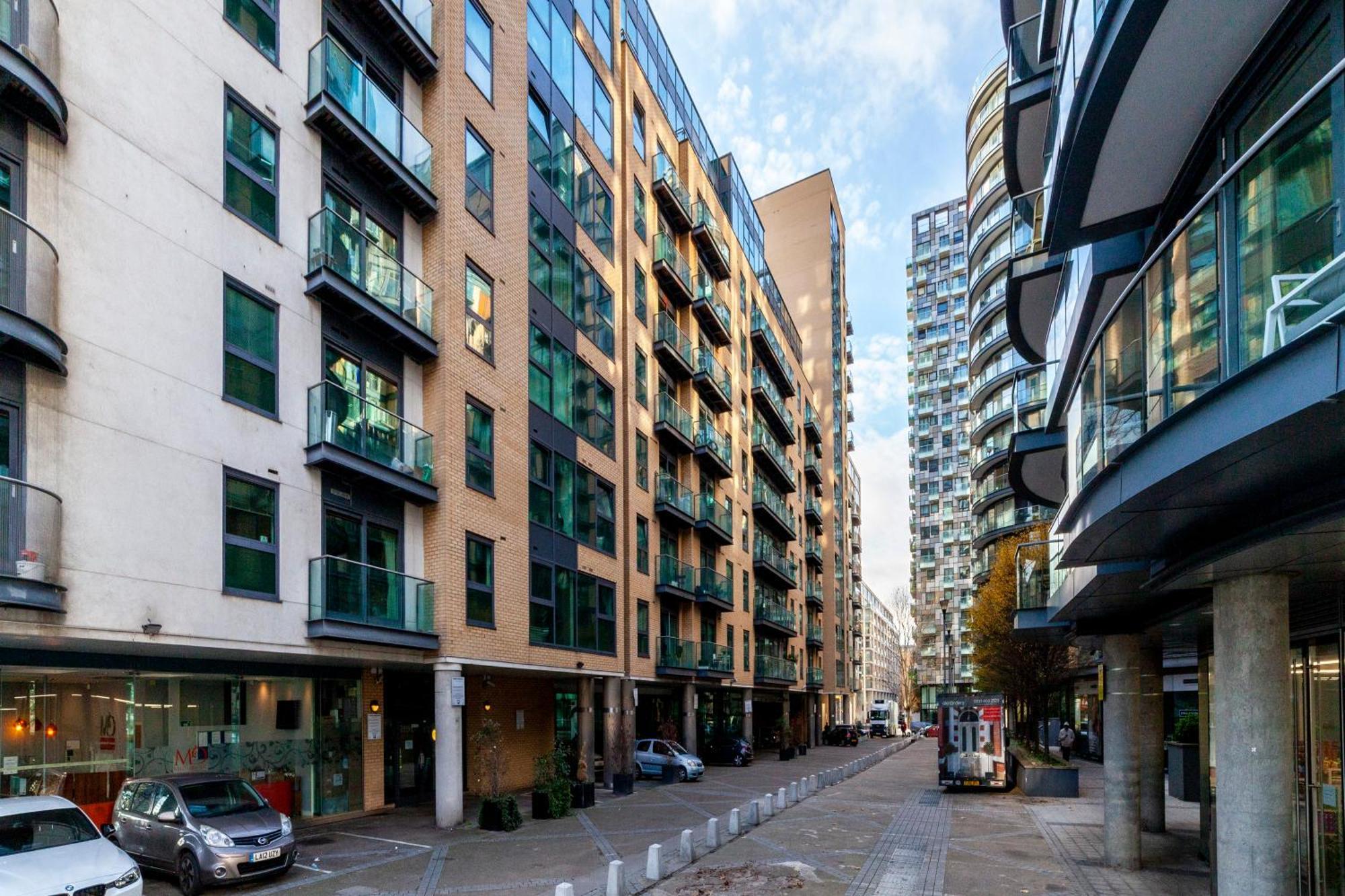 Comfy 2br Flat W Balcony In Canary Wharf Apartamento *